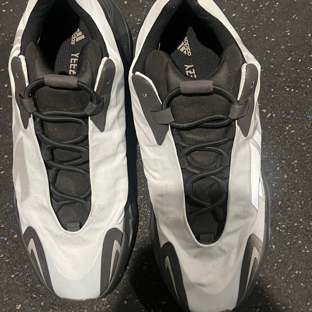 Adidas Yeezy Boost 700 MNVN Sneakers